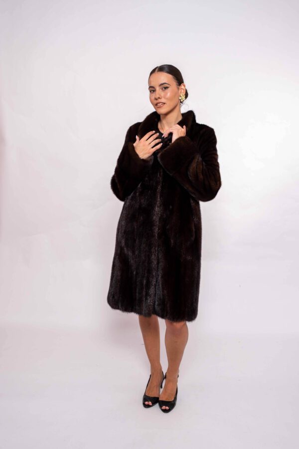 Luxury Women’s Mahakan Mink Fur Coat – Elegant Design