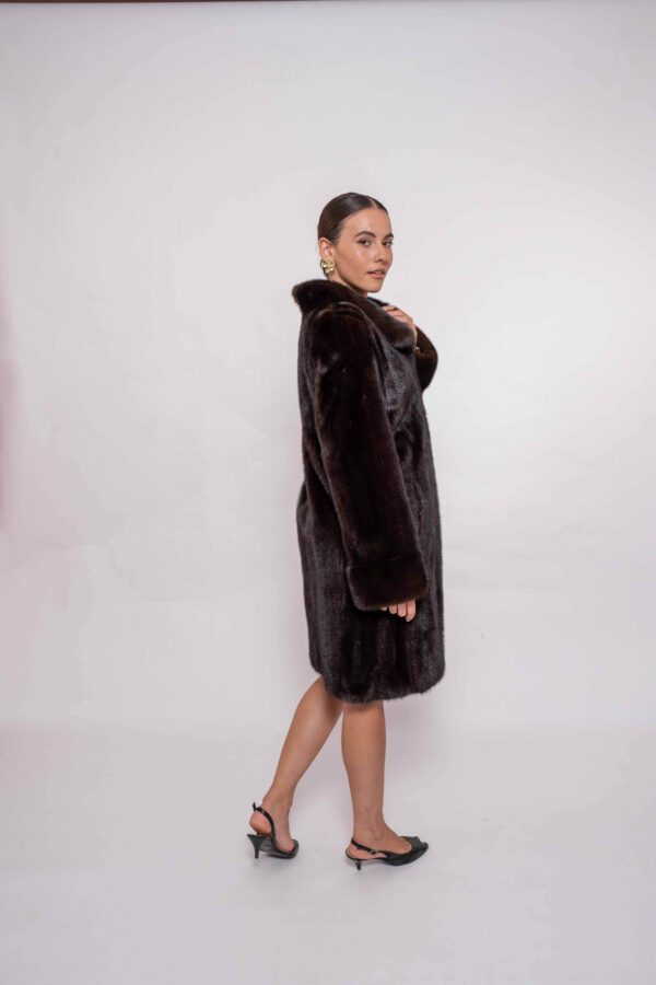 Luxury Women’s Mahakan Mink Fur Coat – Elegant Design